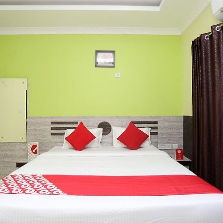 Oyo 24317 Aditya Guest House 3 Bhubaneswar Buitenkant foto