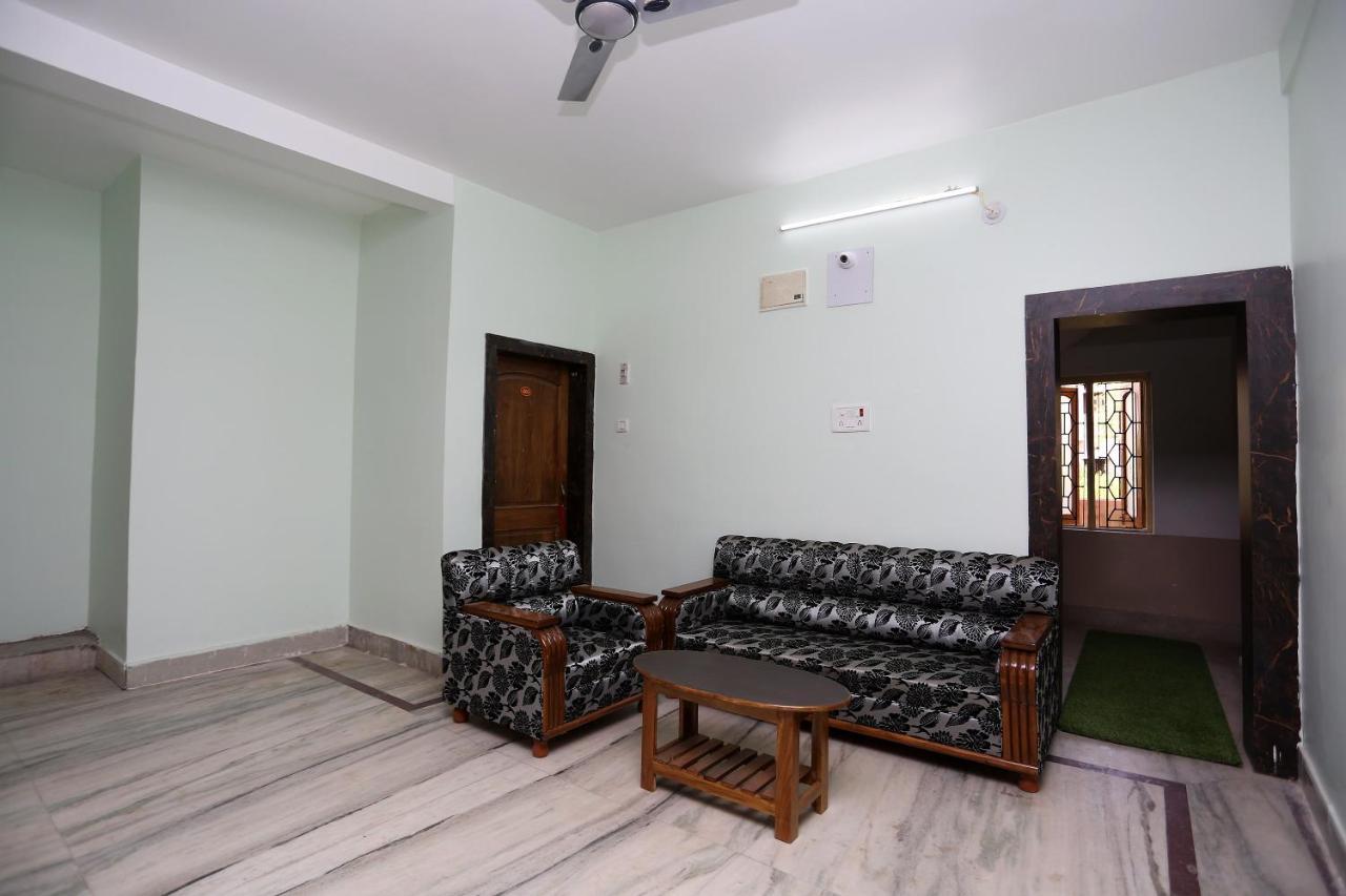 Oyo 24317 Aditya Guest House 3 Bhubaneswar Buitenkant foto