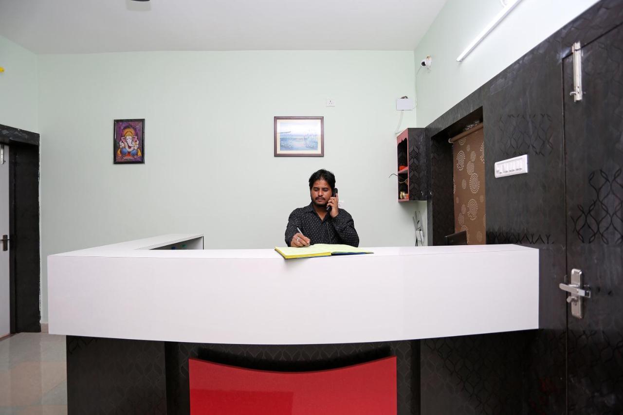 Oyo 24317 Aditya Guest House 3 Bhubaneswar Buitenkant foto
