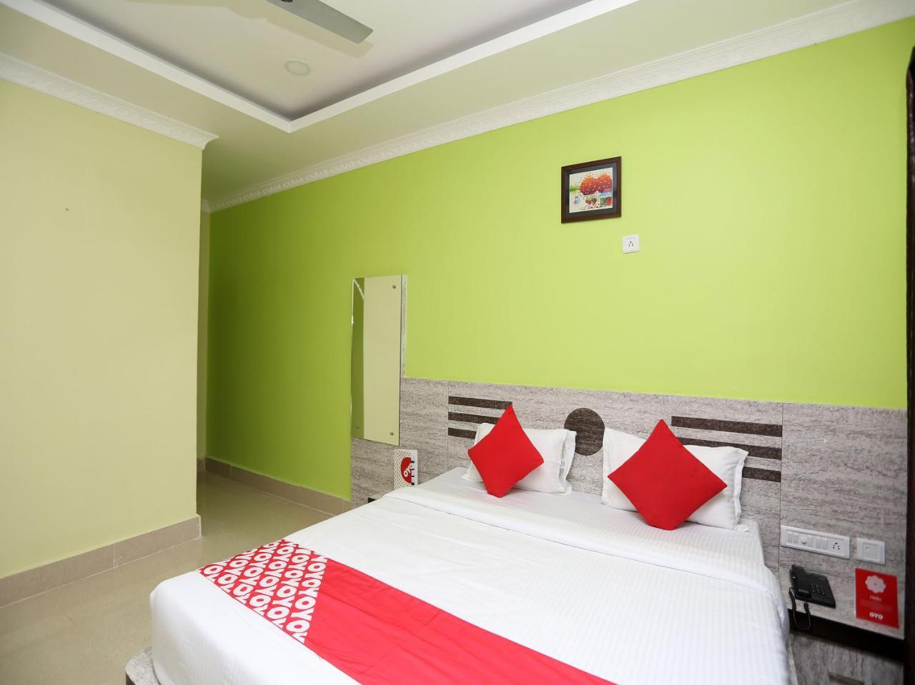 Oyo 24317 Aditya Guest House 3 Bhubaneswar Buitenkant foto